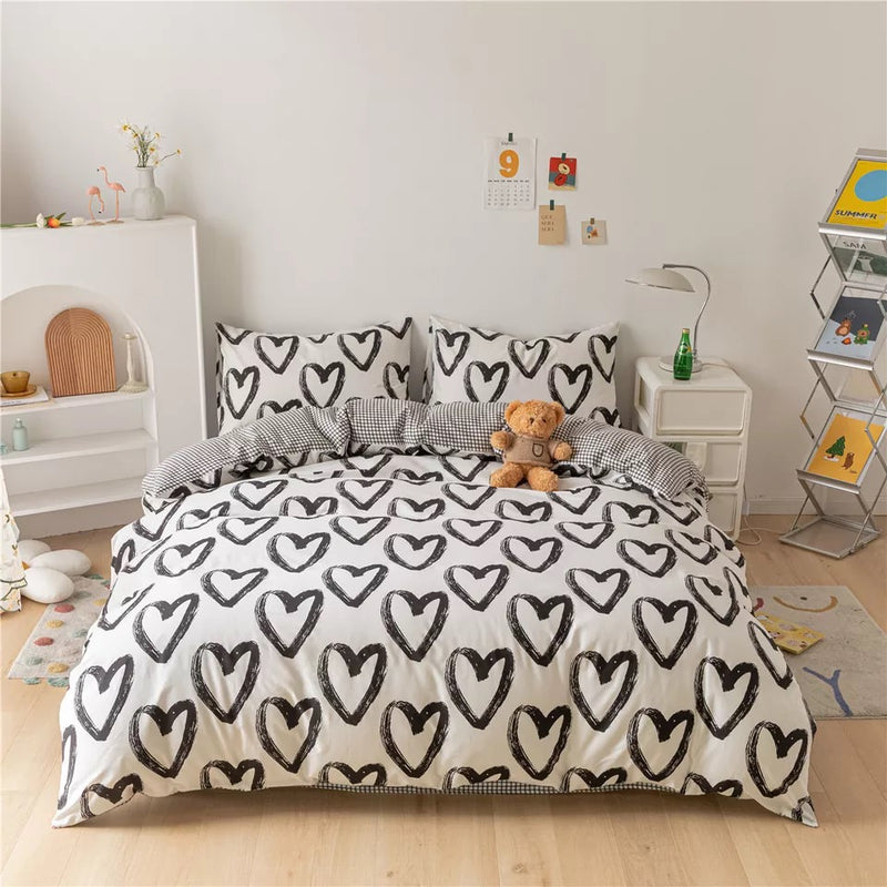 Black And White Hearts Bedding Set